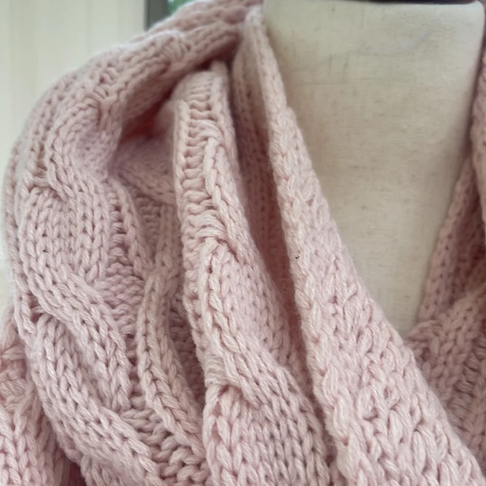 New York & Company NWT Pale Pink Infinity Scarf